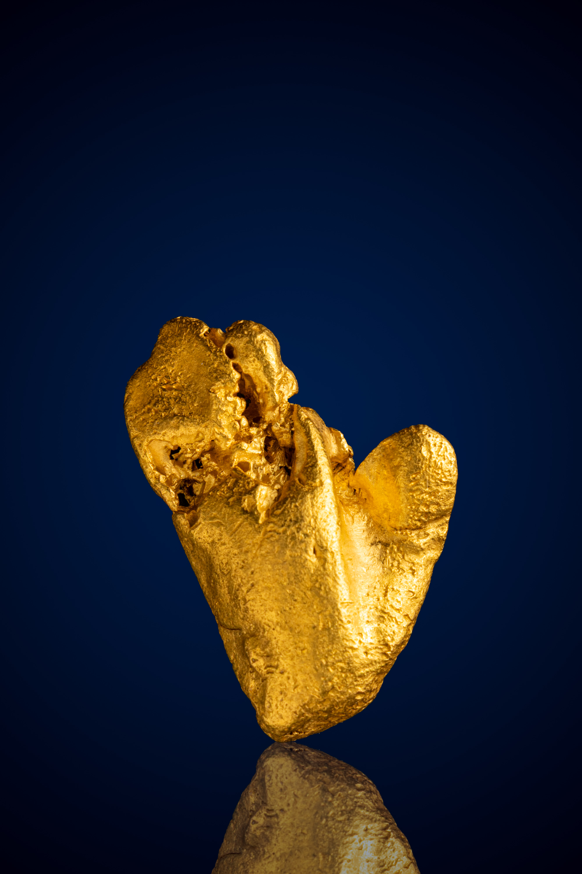 (image for) Organic, "Mitten" Shaped Natural Gold Nugget - Western Australia - 12.33 grams